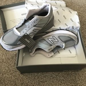 MENS New Balance 990 V5 (8.5 2E [Wide])
